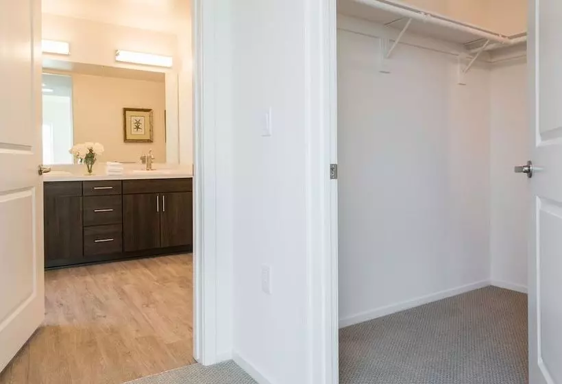 هتل Marina Del Rey Privilege