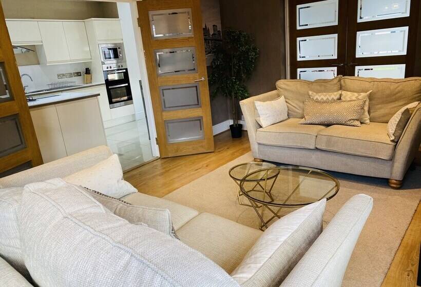 Mayors House Ideal For Groups & Business