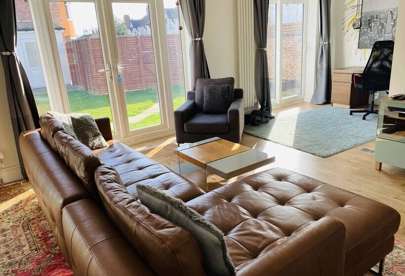 Mayors House Ideal For Groups & Business