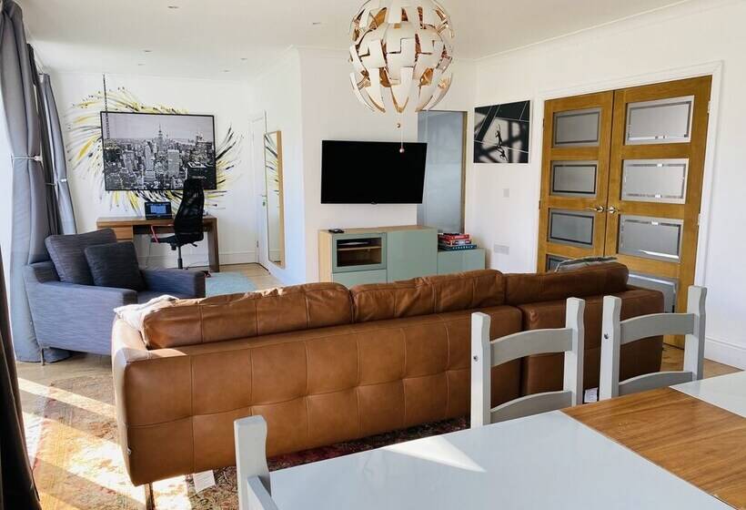 Mayors House Ideal For Groups & Business