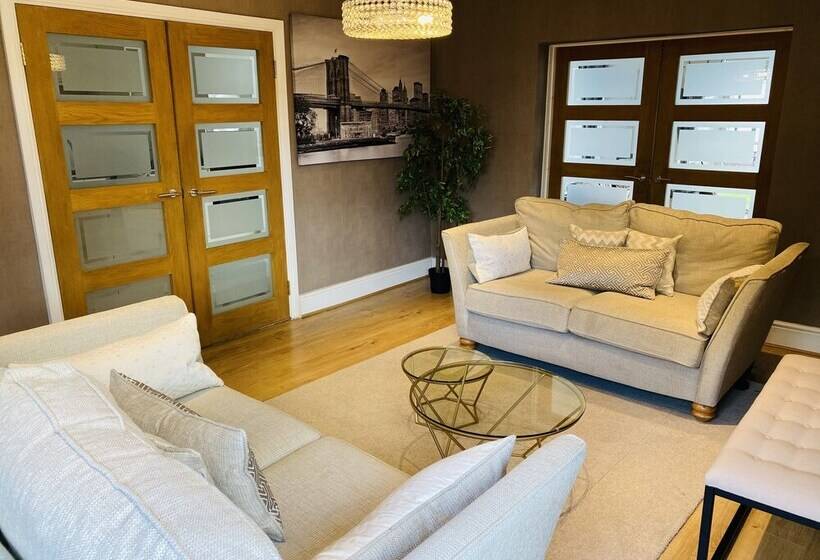 Mayors House Ideal For Groups & Business