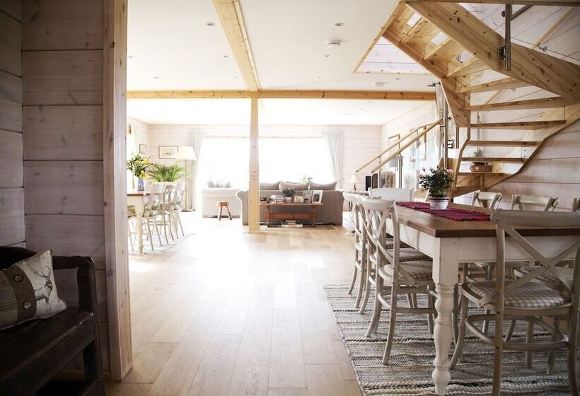 Netherton Farm Lodge