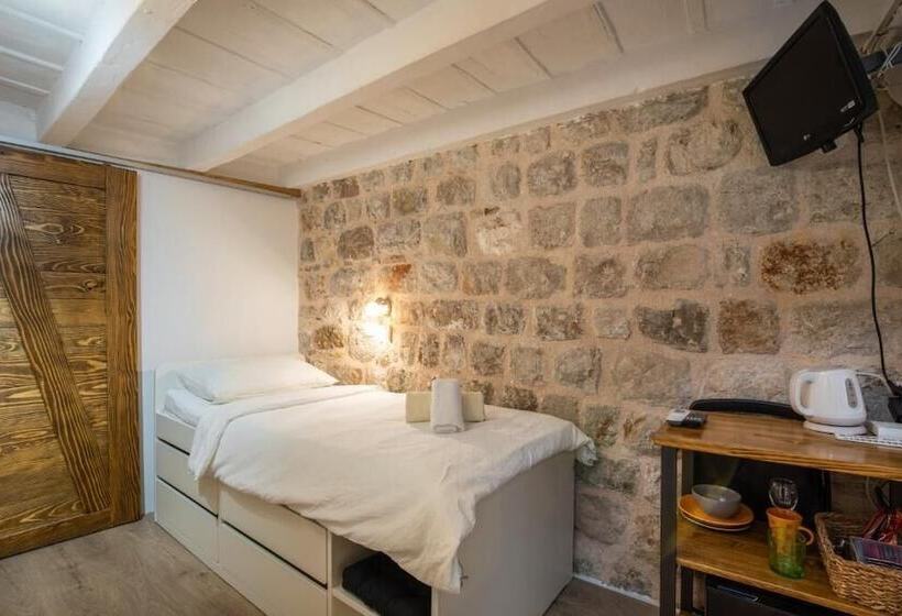 پانسیون Private Accomodation Linda