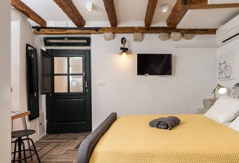 پانسیون Private Accomodation Linda