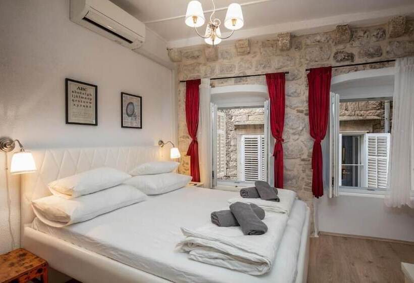 پانسیون Private Accomodation Linda