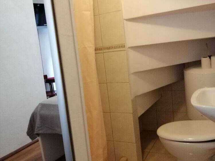 پانسیون Private Accomodation Linda