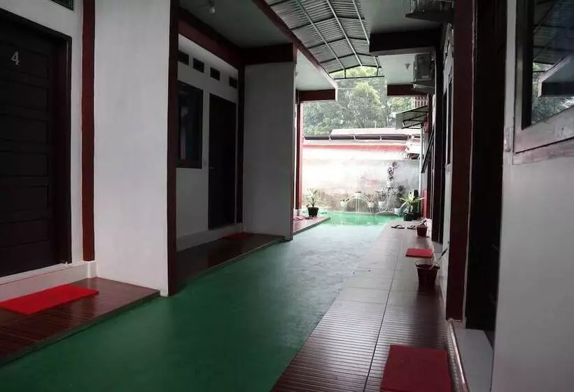 Spot On 1772 Hotel Penginapan Cemara Syariah