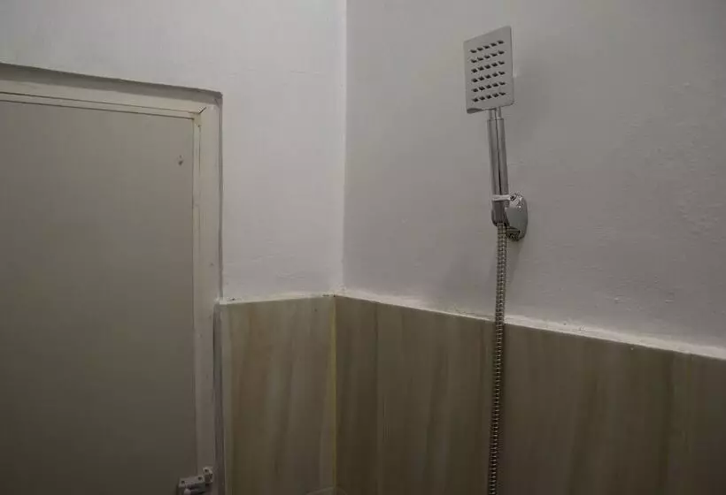 Spot On 1772 Hotel Penginapan Cemara Syariah
