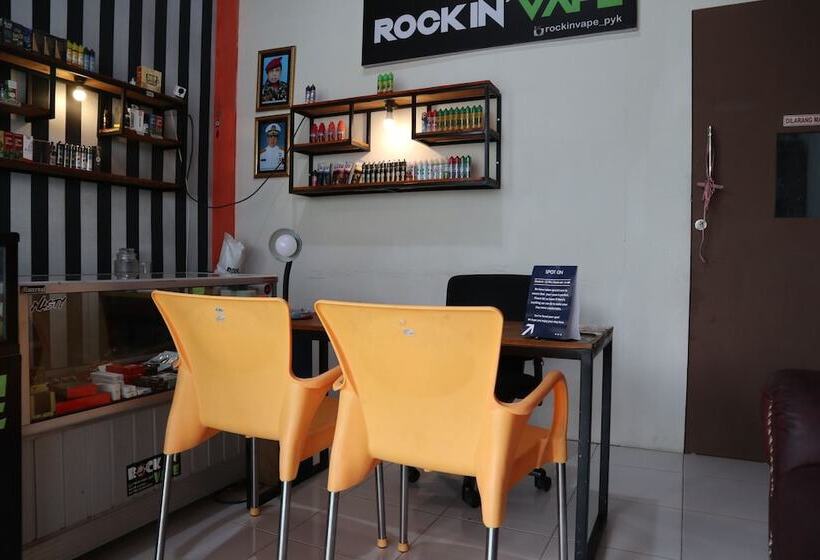 Spot On 1772 Hotel Penginapan Cemara Syariah