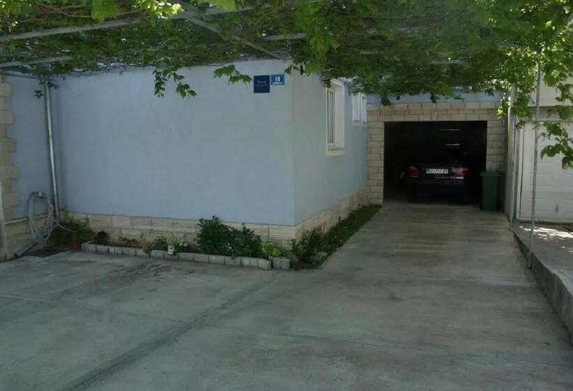 Apartments Jaki