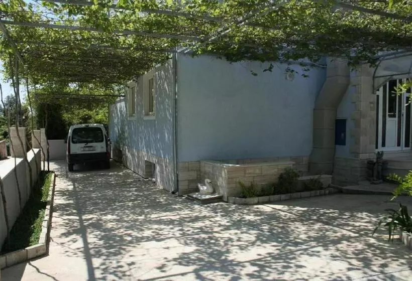 Apartments Jaki
