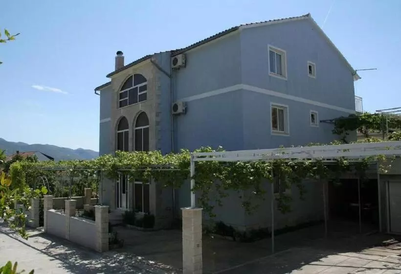 Apartments Jaki