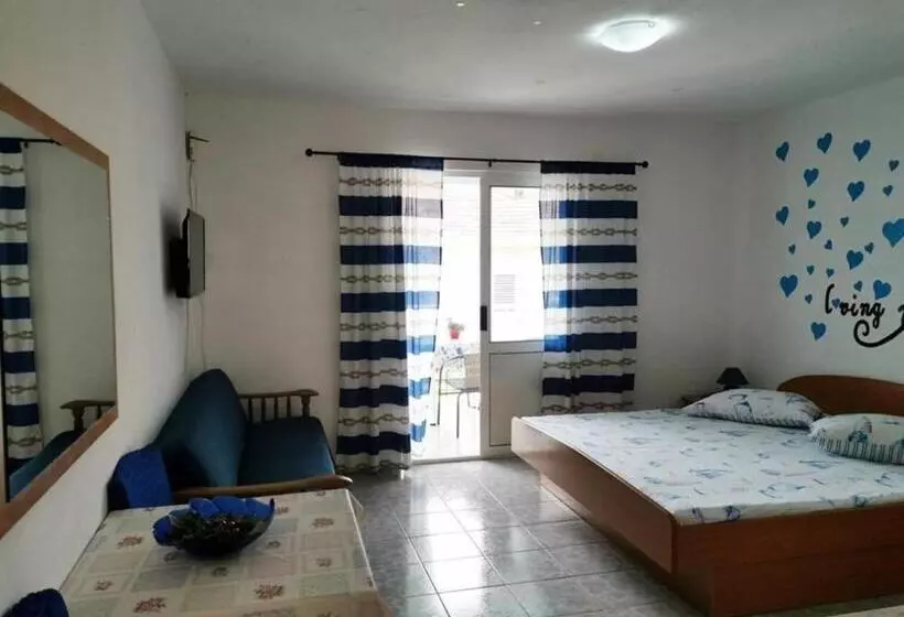 Apartments Jaki