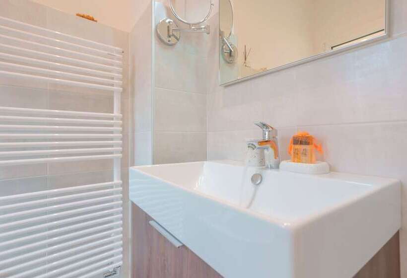 تختخواب و صبحانه Attico Di Via D'azeglio