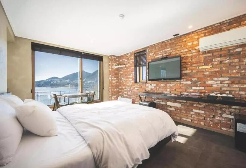 Hotel B&f