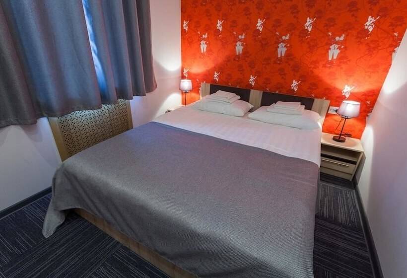 فندق On Sergievskaya 6