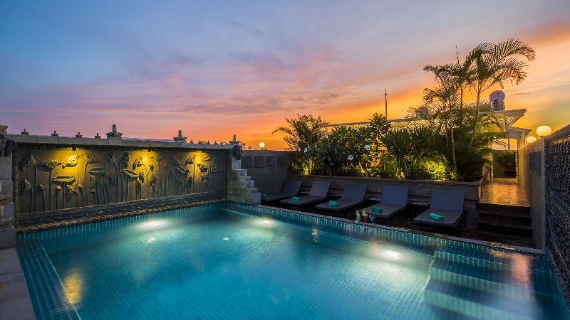 هتل People By The Community