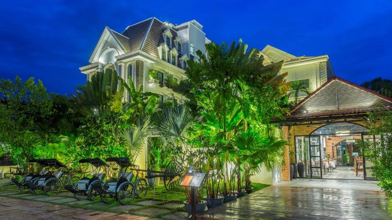 هتل People By The Community