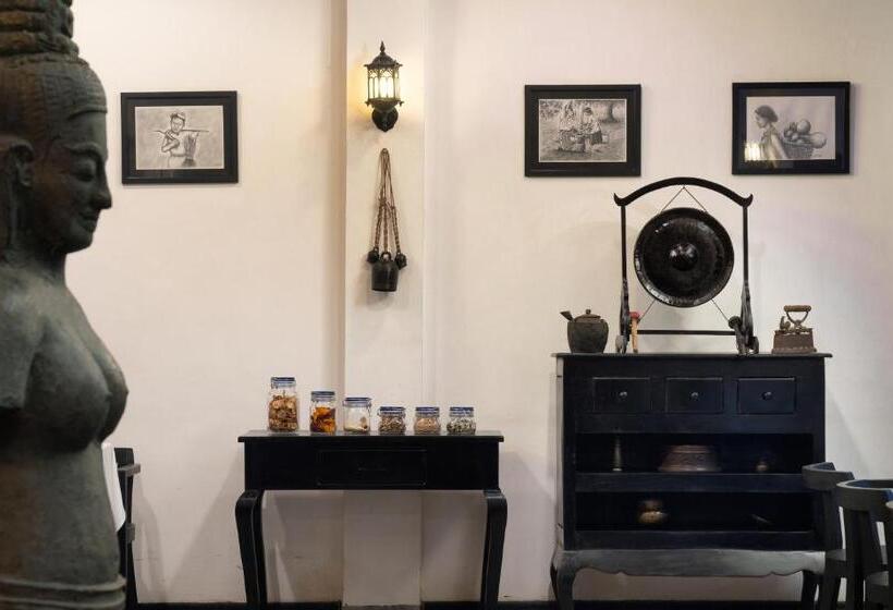 هتل People By The Community