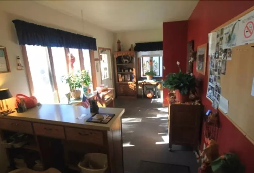 Crossroads Motel And Cabins