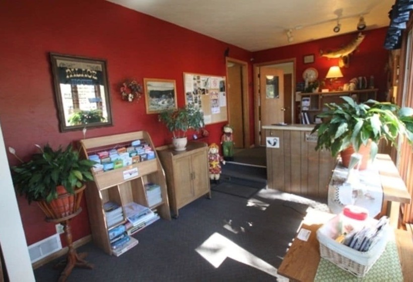 Crossroads Motel And Cabins