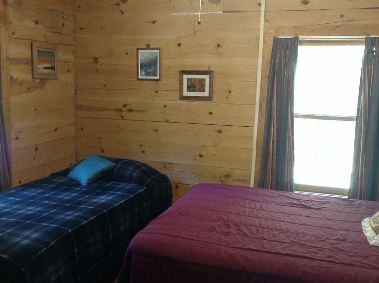 Crossroads Motel And Cabins