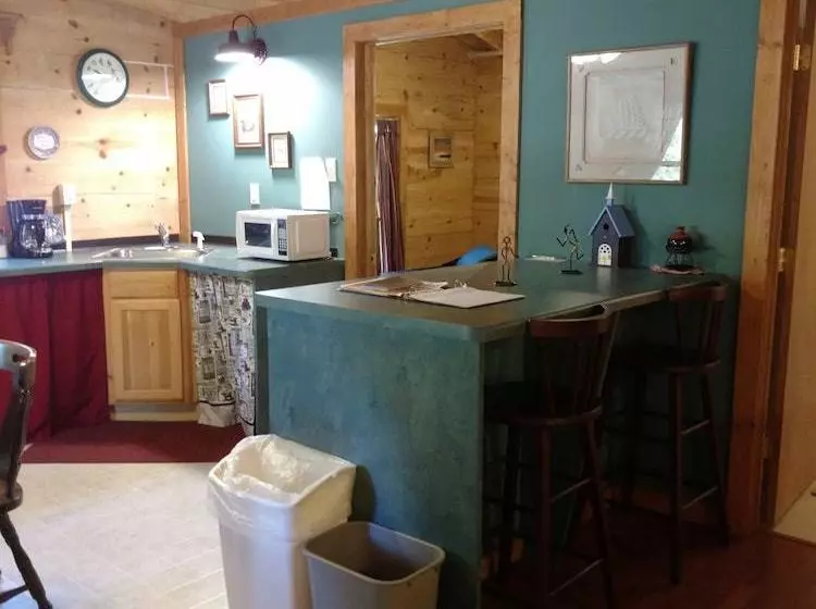 Crossroads Motel And Cabins