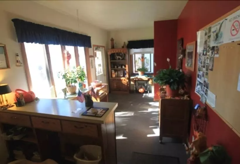 Crossroads Motel And Cabins