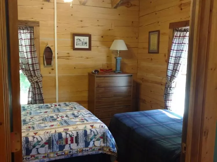 Crossroads Motel And Cabins