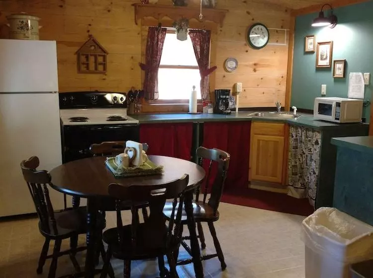 Crossroads Motel And Cabins