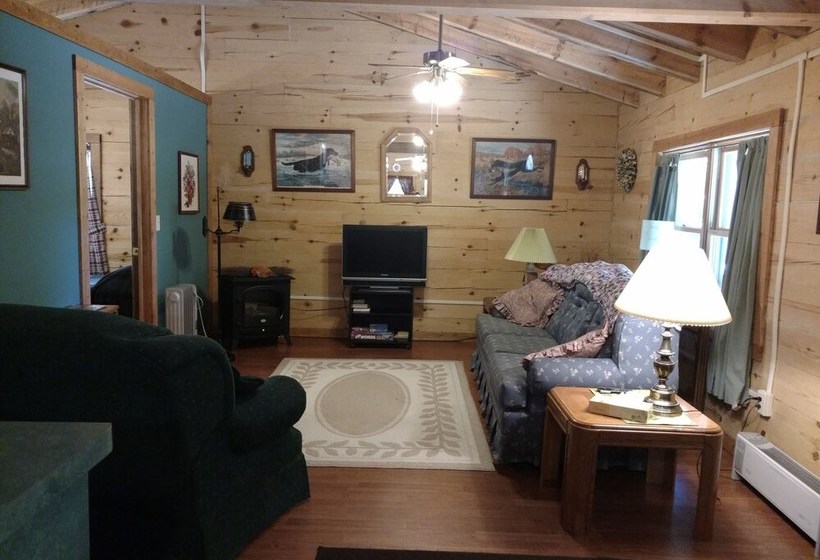 Crossroads Motel And Cabins