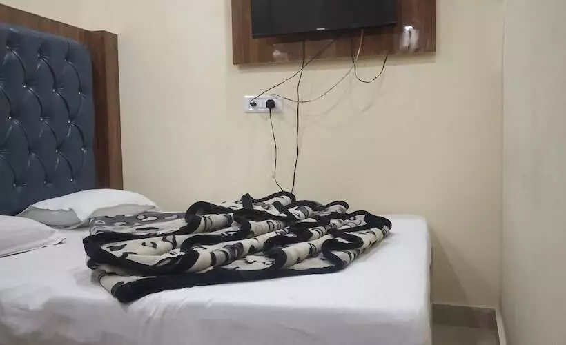 هتل Adb Rooms Pk International