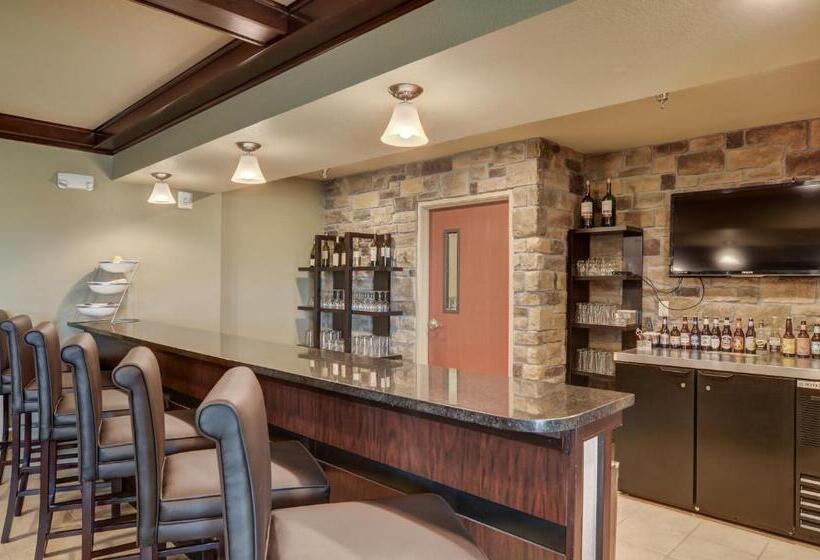 Отель Cobblestone Inn & Suites  Ord