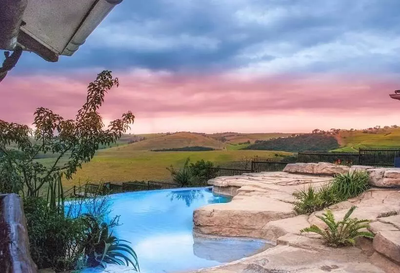 Hotelli Rain Farm Game Lodge