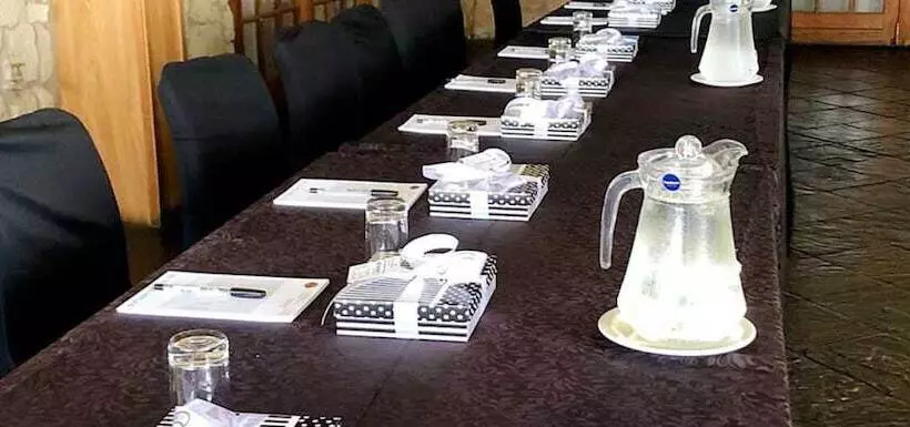 Hotelli Rain Farm Game Lodge