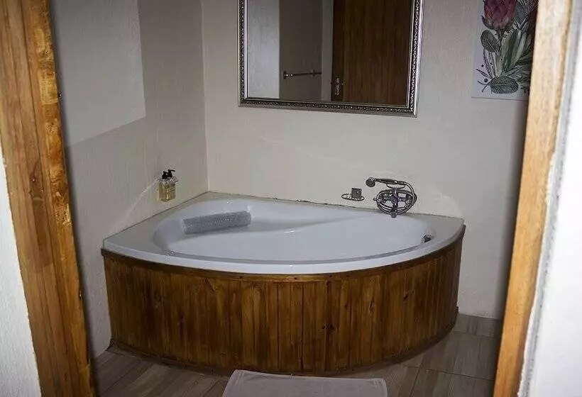 Hotelli Rain Farm Game Lodge