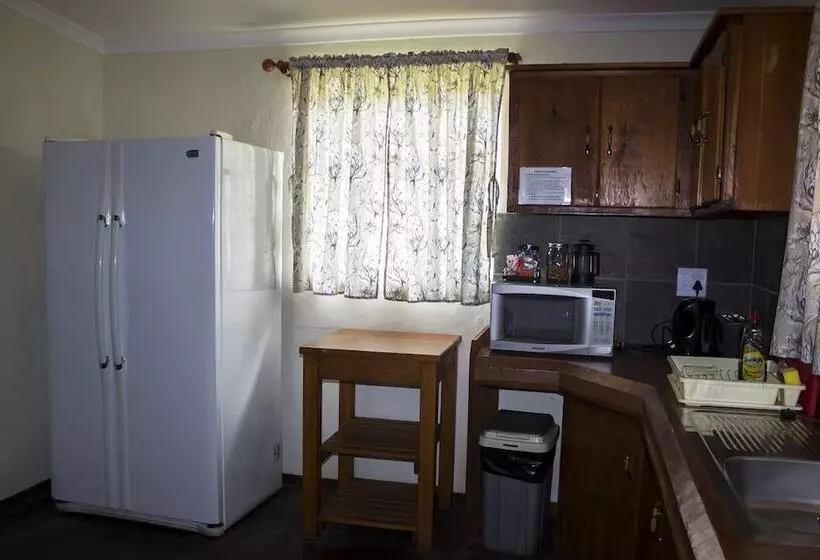 Hotelli Rain Farm Game Lodge