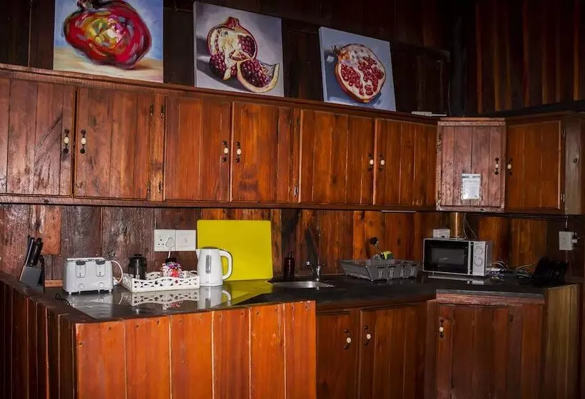 Hotelli Rain Farm Game Lodge