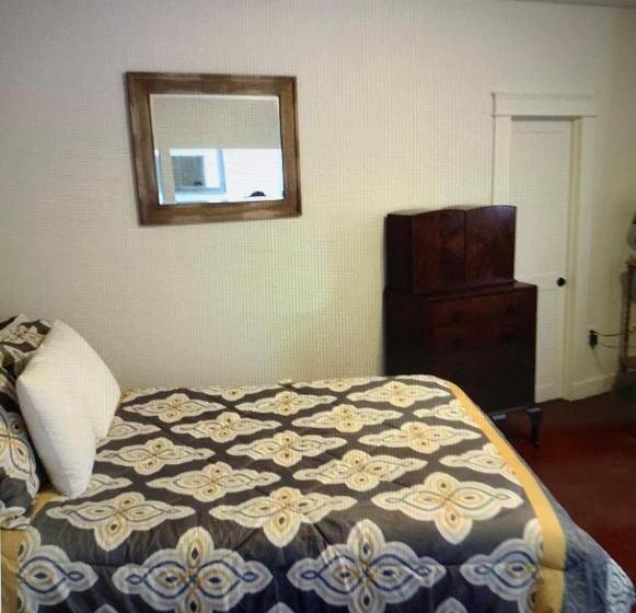 Historic Whiting Hotel Suites