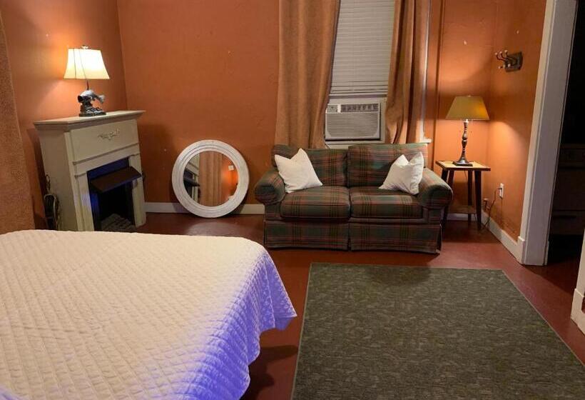 Historic Whiting Hotel Suites