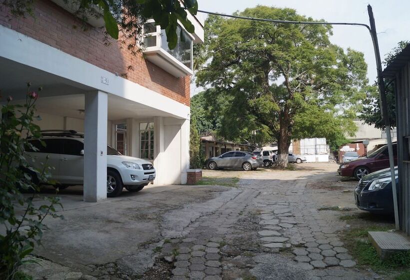 پانسیون Apartamentos Confortables  Aeropuerto