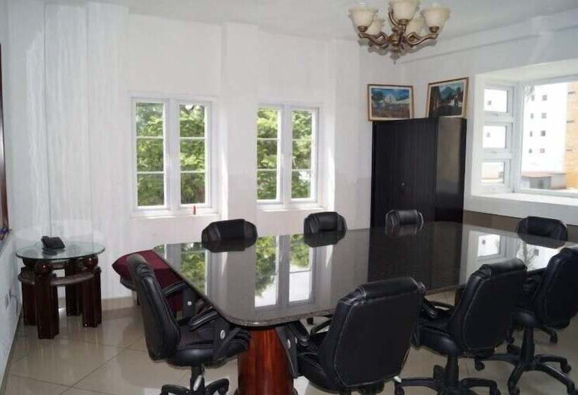 پانسیون Apartamentos Confortables  Aeropuerto