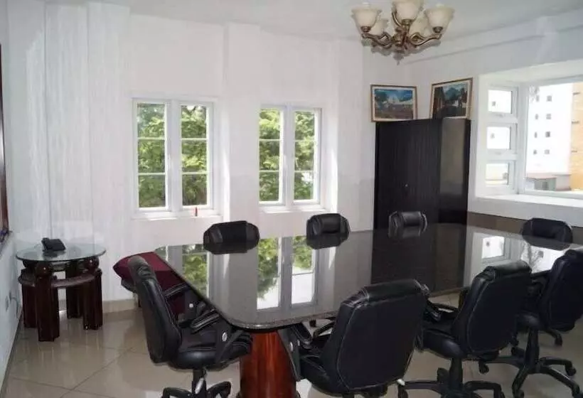 ペンション Apartamentos Confortables  Aeropuerto