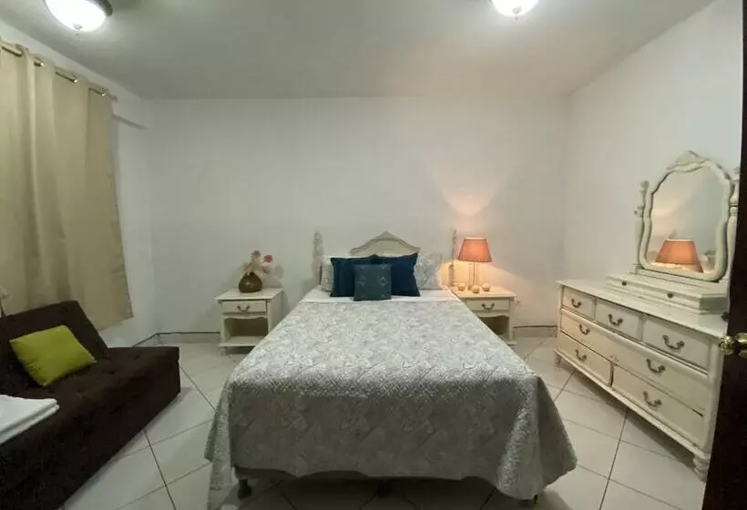 ペンション Apartamentos Confortables  Aeropuerto