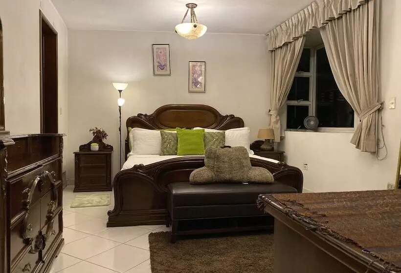 ペンション Apartamentos Confortables  Aeropuerto