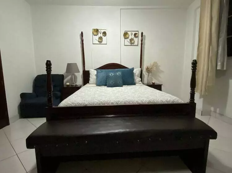 ペンション Apartamentos Confortables  Aeropuerto