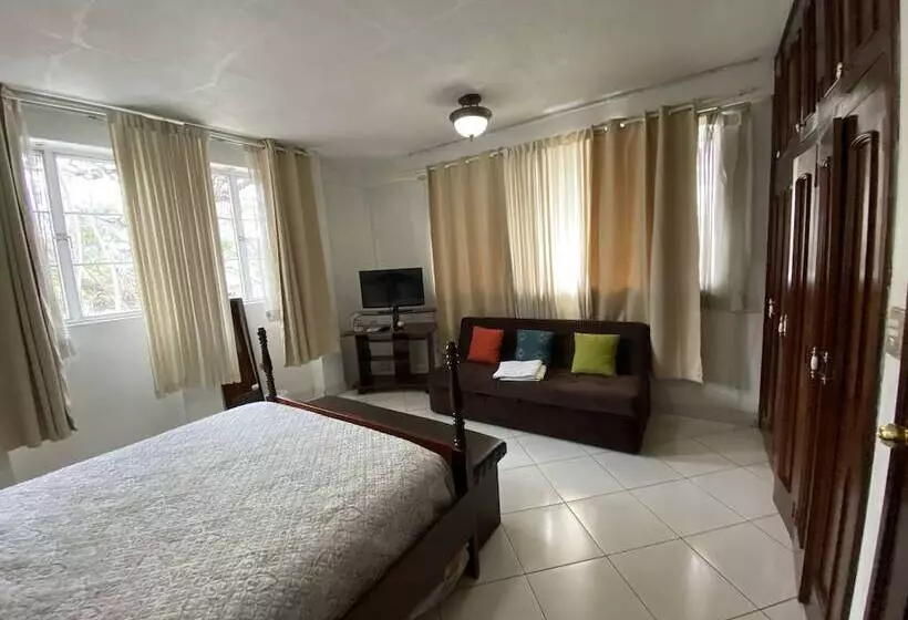 ペンション Apartamentos Confortables  Aeropuerto