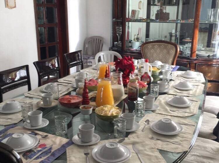 پانسیون Apartamentos Confortables  Aeropuerto