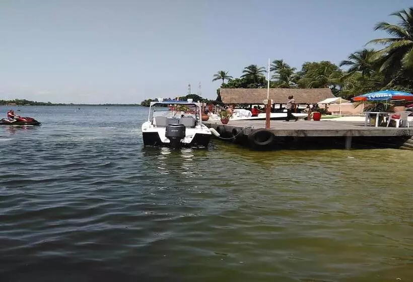 هتل Rosa Beach   Chez Rodrigue