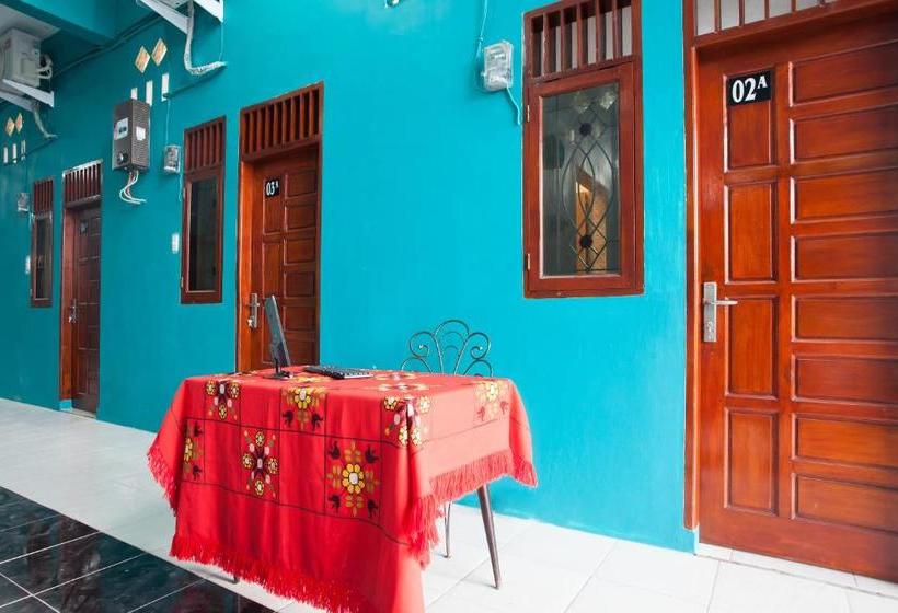 Отель Spot On 2926 Penginapan Sariah Basamo